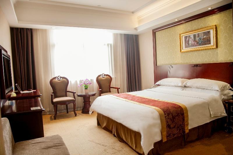 Vienna Classic Hoingqiao National Exhibition Centre Xujing Hotel 3*